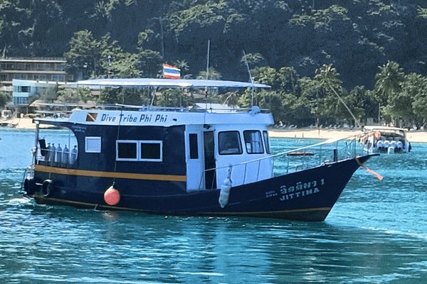 Dive Tribe Phi Phi ボート 1